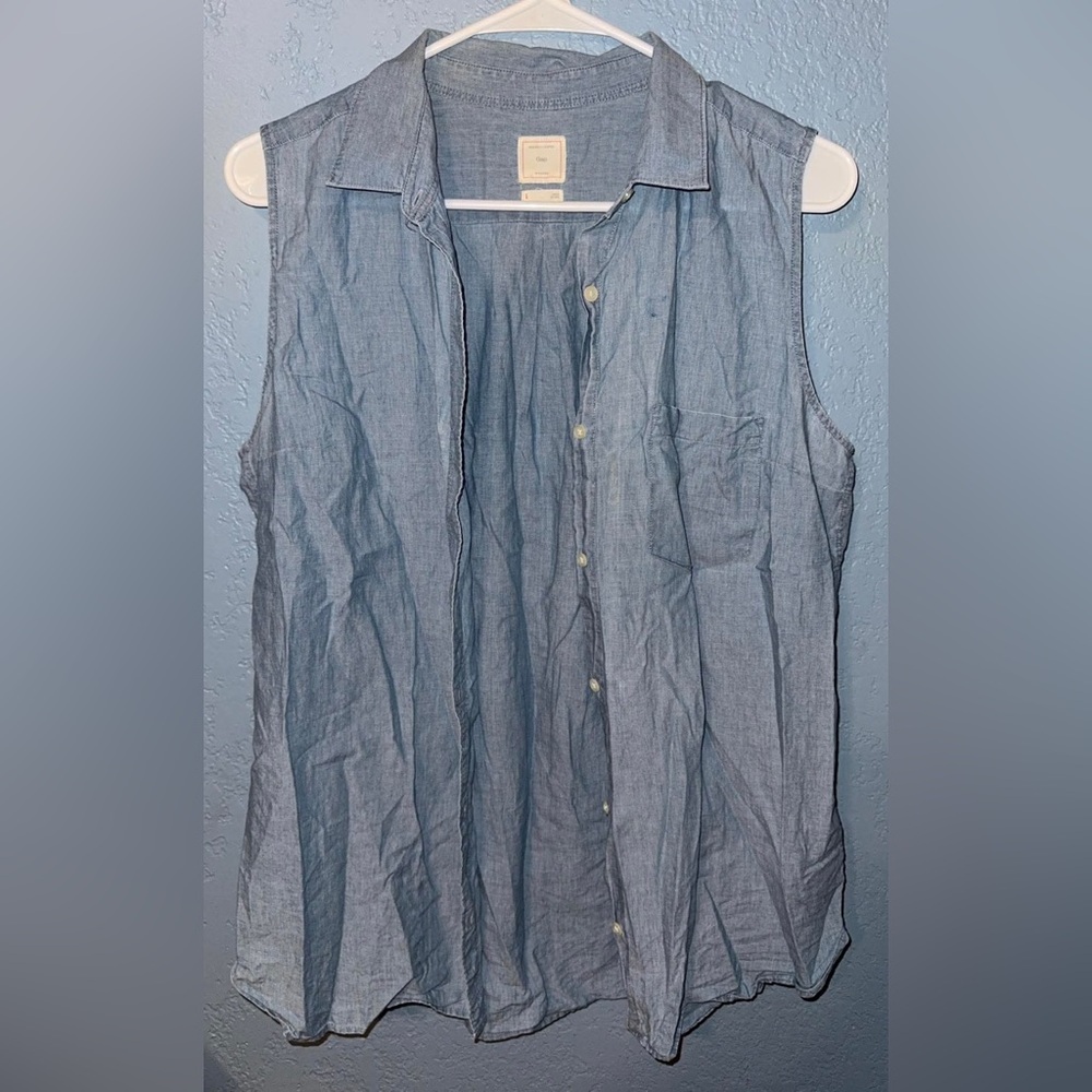 GAP Light Blue Sleeveless Chambray Button-Down